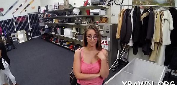  Amateur does a oral pleasure in the store and she humps